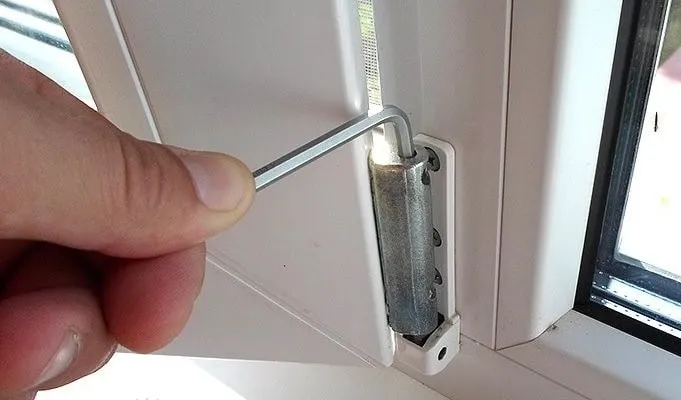 регулировка-петли-пластикового-окна.jpg регулировка-петли-пластикового-окна.jpg