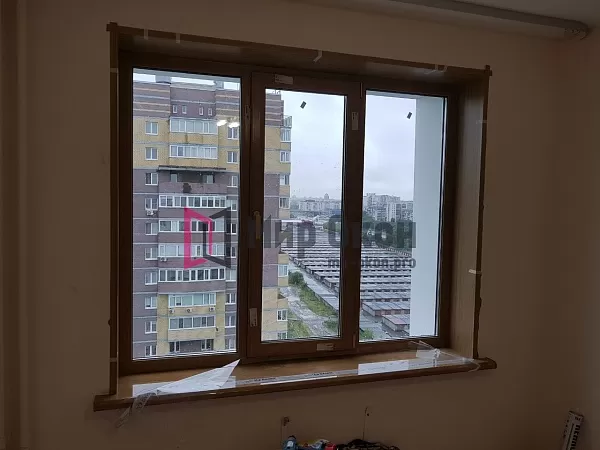 Ламинированное окно, откосы и подоконник в цвет "натуральный дуб" Ламинированное окно, откосы и подоконник в цвет "натуральный дуб"